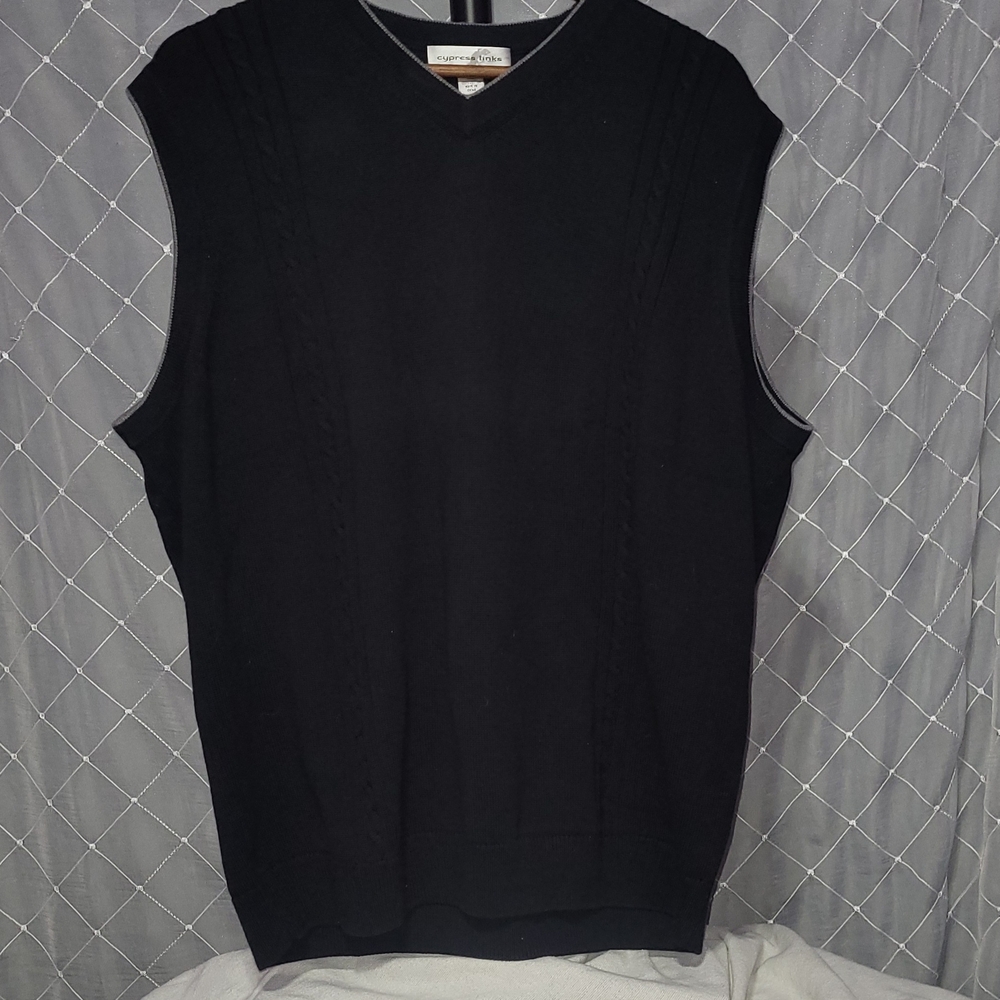 Croft & Barrow Men's Dark V-Neck Sweater Vest